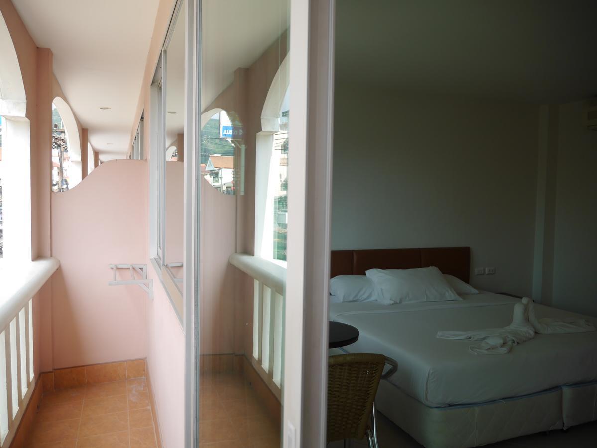 Baan Petcharat Hotel Patong Kültér fotó