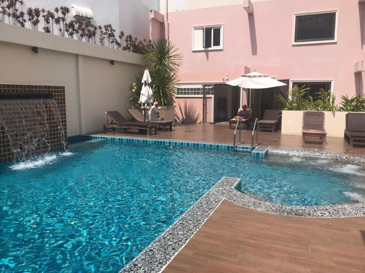 Baan Petcharat Hotel Patong Kültér fotó