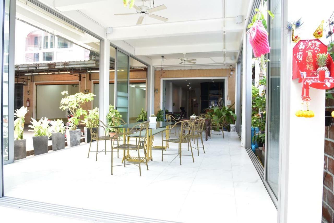 Baan Petcharat Hotel Patong Kültér fotó